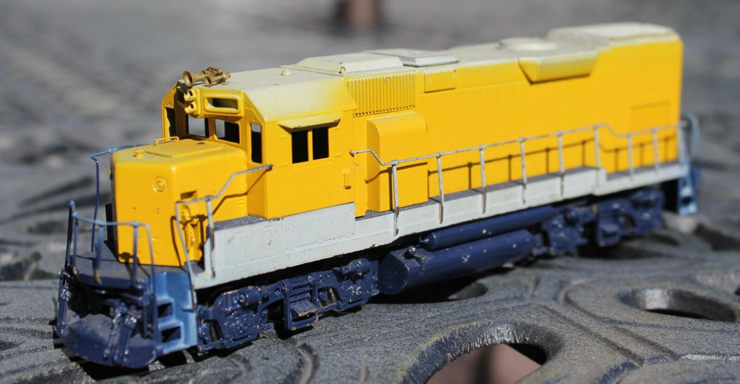 HO scale model locomotive - Hallmark Models EMD GP15-1 conversion to Chessie System GP15T HO SCALE BRASS