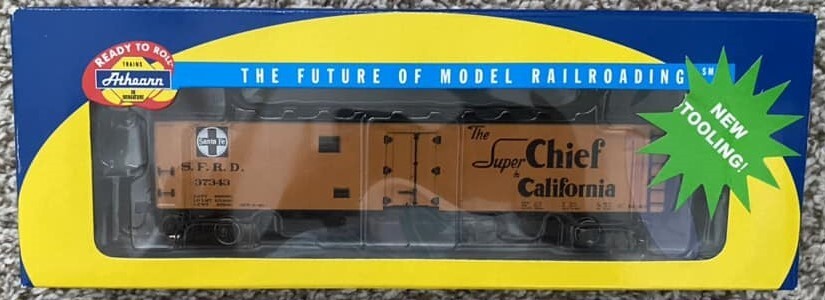 Athearn HO scale model refrigerator car - Athearn 50' ice bunker reefer Santa Fe #37346 "Super Chief" Early Map OOP 2006