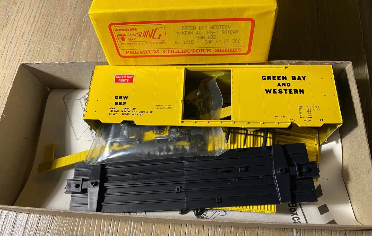 HO scale model boxcar - Accurate Finishing Limited Run 40' Boxcar Green Bay & Western #682 HO Kit