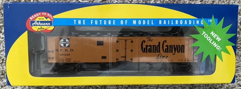 Athearn HO scale model refrigerator car - Athearn 50' ice bunker reefer Santa Fe #37337 "Grand Canyon" Early Map OOP 2006
