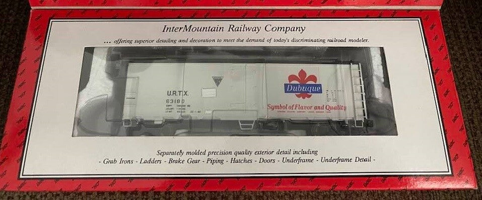 Intermountain HO scale model refrigerator car - Intermountain 40' refrigerator car Dubuque Packing Company
