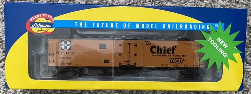 Athearn HO scale model refrigerator car - Athearn 50' ice bunker reefer Santa Fe #37364 "Chief" Early Map OOP 2006