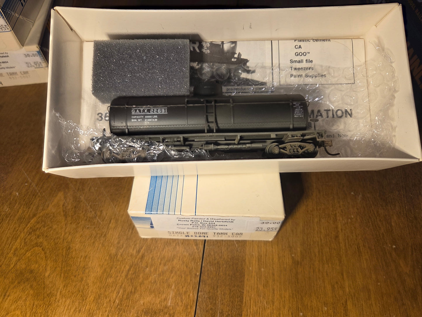 Walthers HO Scale 8,000 Gallon Tankcar GATX Built/Weathered #22691