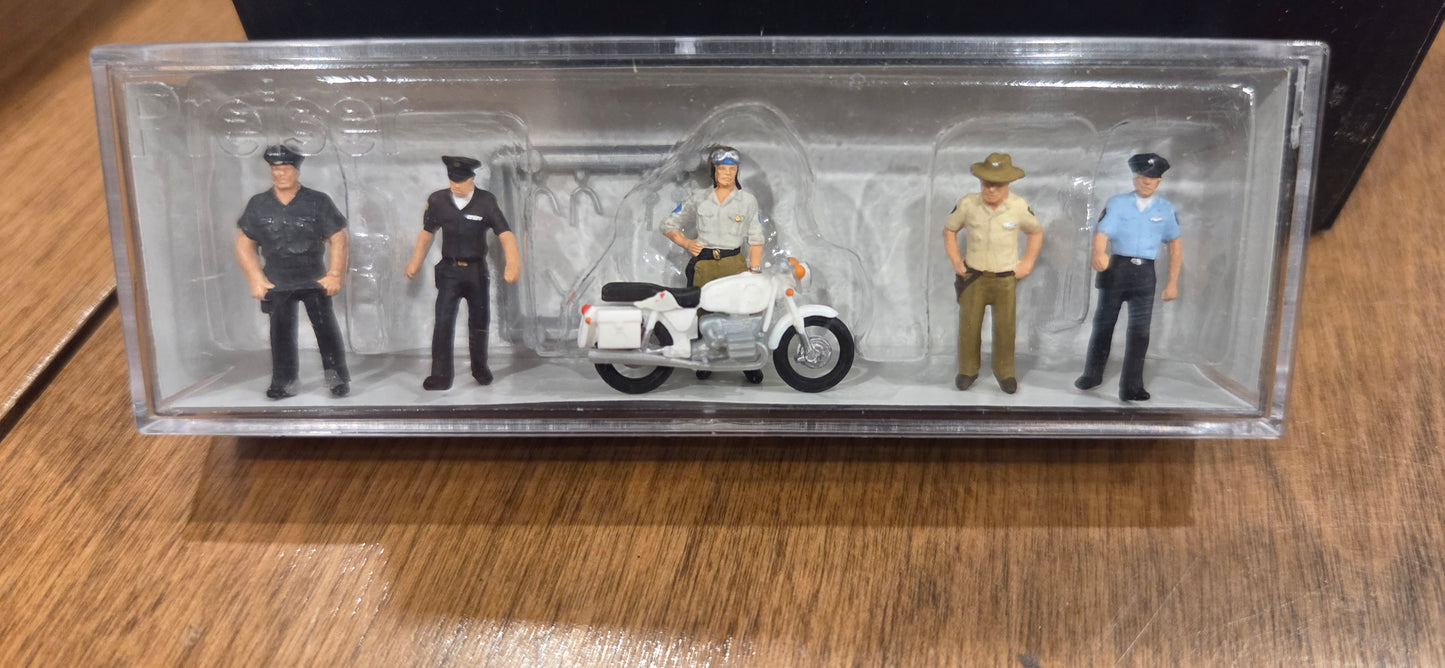 Preiser HO Scale USA Police & Motorcycle -- 5 Officers, 1 Motorcycle