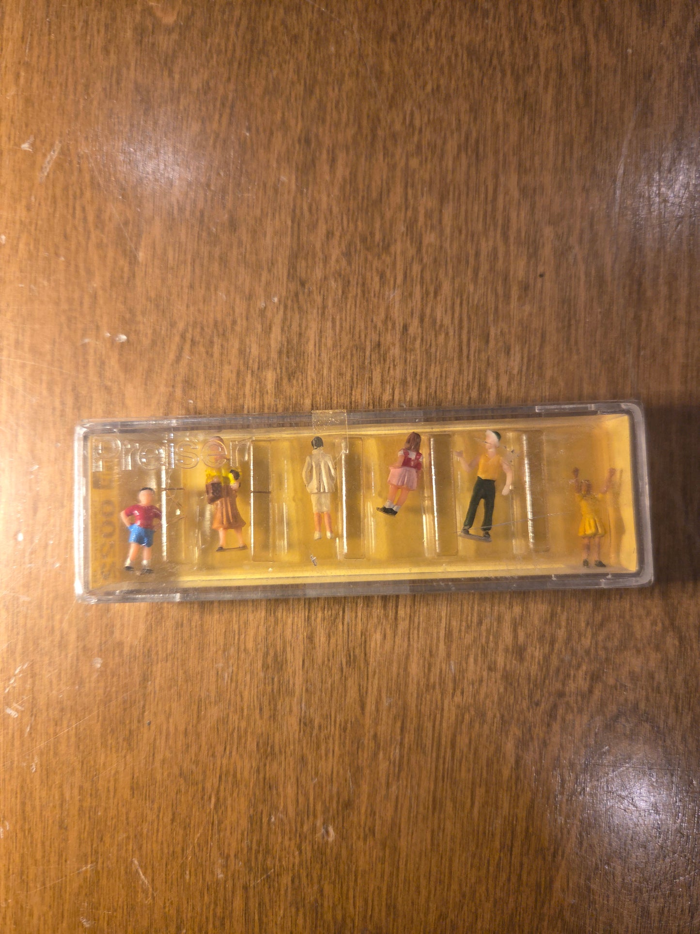 Preiser HO Scale Pedestrians Passers-By (6 pack)