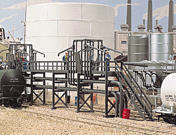 Walthers HO 933-3104 Building Oil Loading Platform Kit - 7 x 13/16" 17.8 x 2.1cm