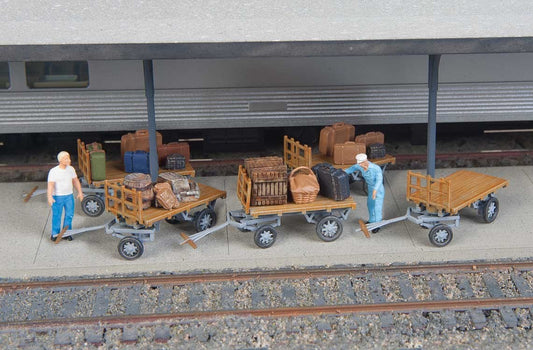 Walthers HO scale model locomotive - Walthers HO Scale Kits Baggage Carts plus Handcar