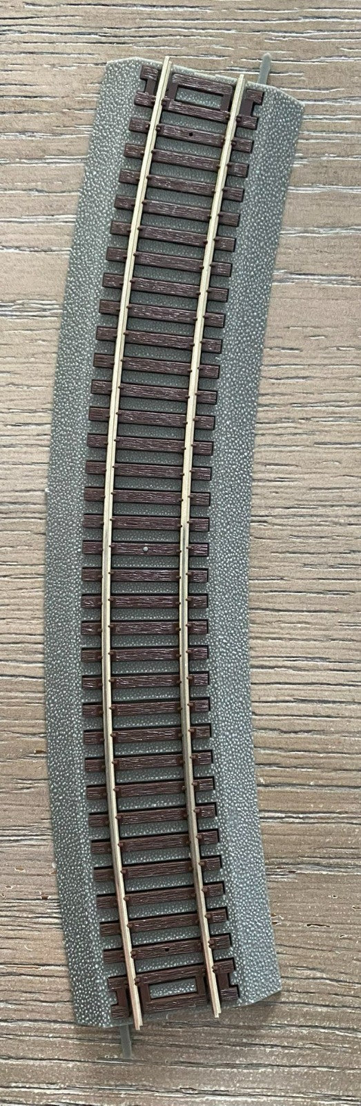 Atlas HO scale model railroad track - Atlas True-Track Code 83 22" radius curve Track (bulk pack)