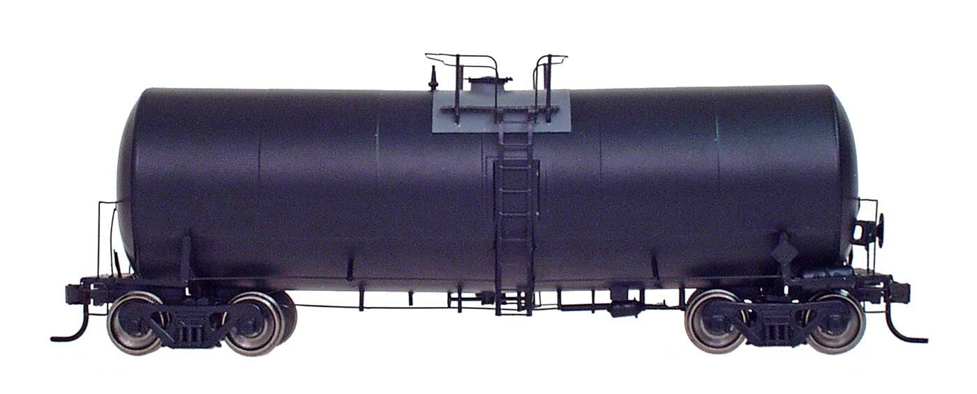 Intermountain HO scale model tank car - Intermountain 19,600 gallon tankcar all black no data   HO Scale