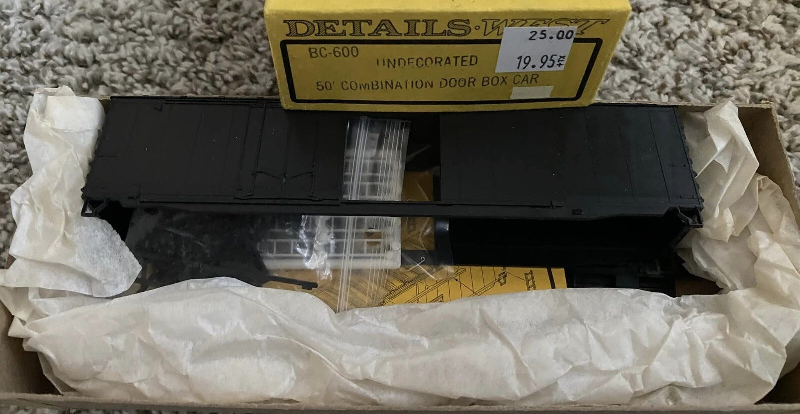 Details West HO scale model boxcar - Details West 50' combination door boxcar undecorated HO SCALE