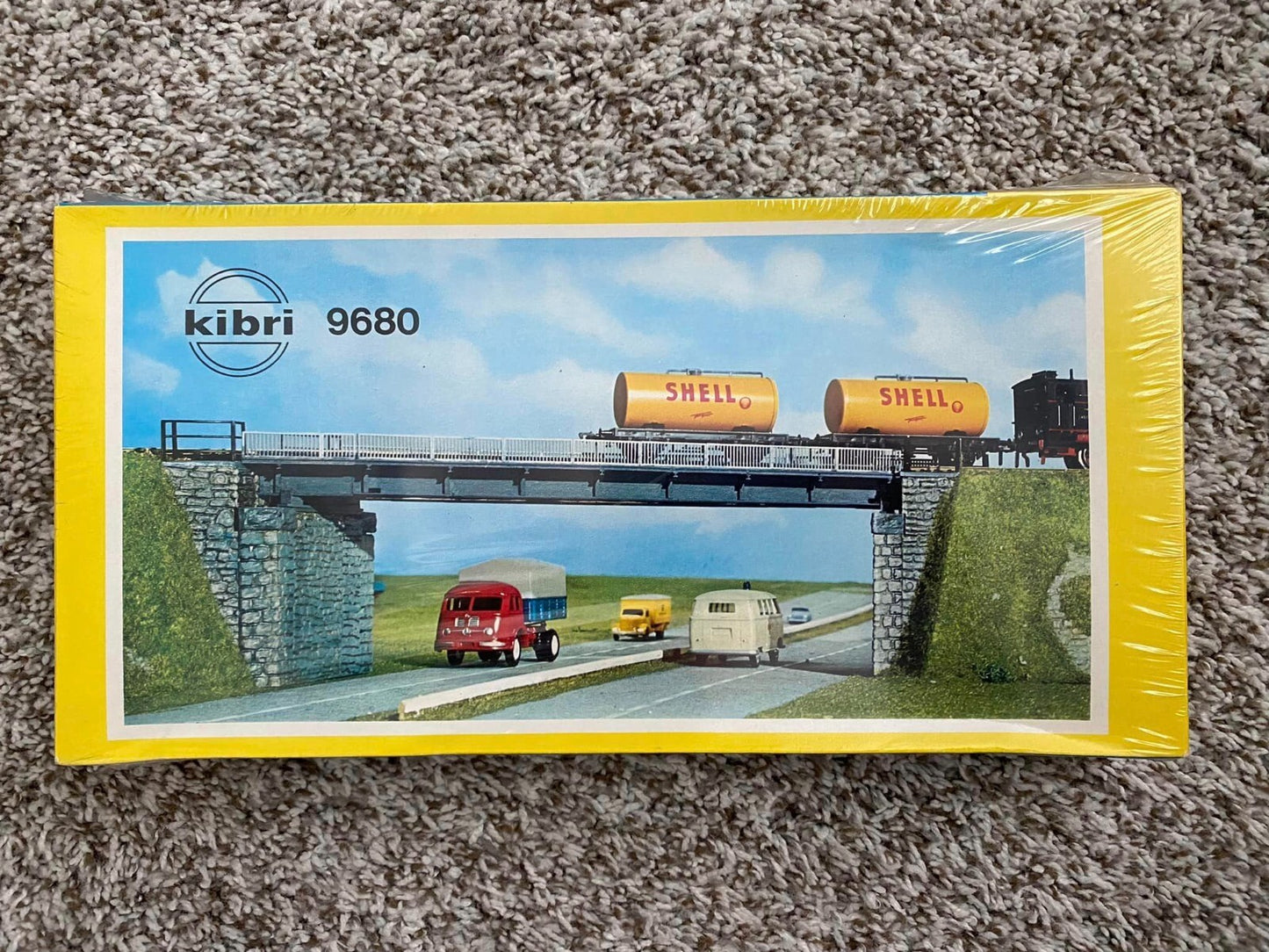 Kibri HO scale model bridge kit - Kibri Modern Overpass HO Scale Kit