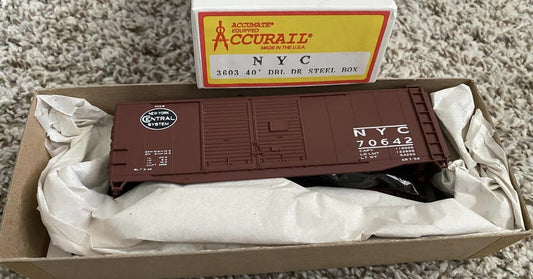 Accurail HO scale model boxcar - Accurail 40' double door boxcar NYC #70642 HO Scale Kit