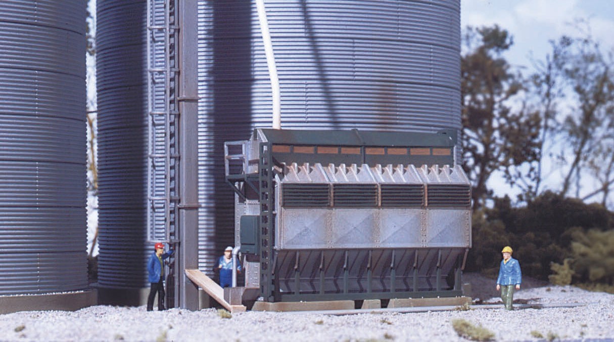 Walthers HO scale model building kit - Walthers HO Scale Kit Grain Dryer