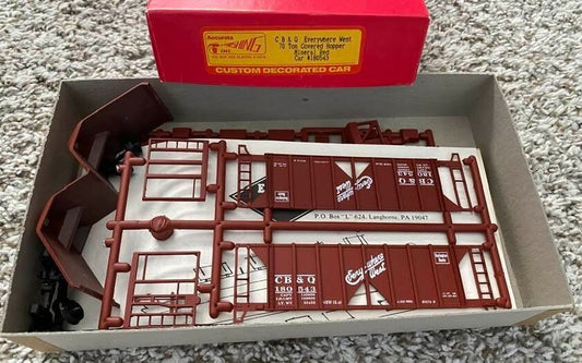 HO scale model covered hopper - Accurate Finishing/ECW CB&Q 70ton Covered Hopper Limited Run HO Kit