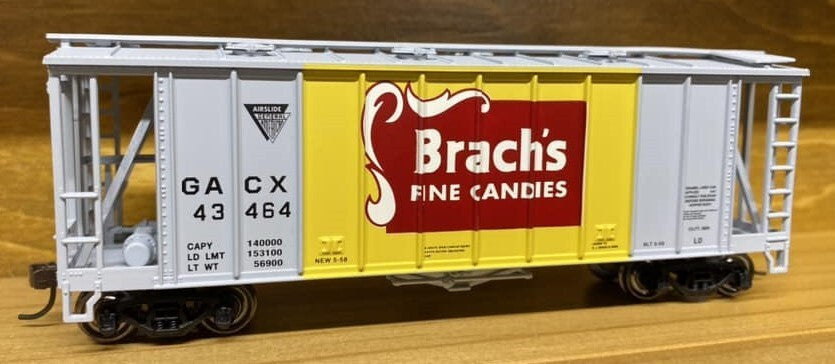 HO scale model covered hopper - Con-Cor Airslide covered hopper Brach's Candies GACX #43465 Ready to Roll!