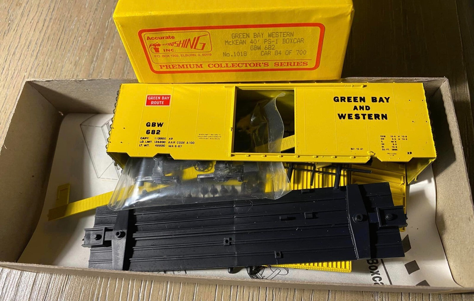 HO scale model boxcar - Accurate Finishing Limited Run 40' Boxcar Green Bay & Western #682 HO Kit