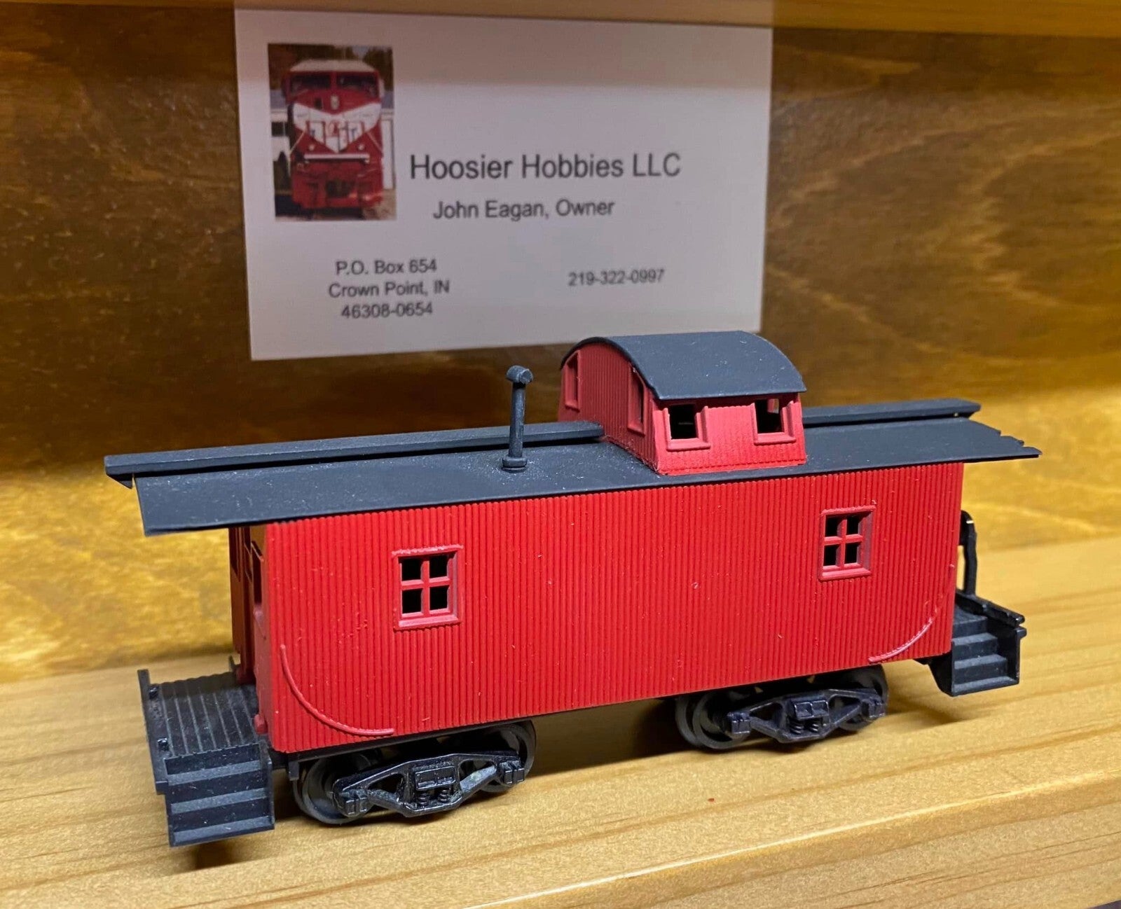Model Power HO Scale wood cupola caboose unlettered red/black roof ...
