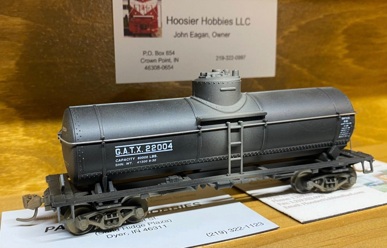 Walthers HO scale model tank car - Walthers 8,000 gallon tankcar GATX #22004 Built/Weathered HO Scale
