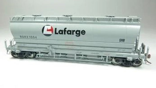 Rapido HO scale model covered hopper - Rapido Flexi-Flo Covered Hopper LaFarge #1009 HO SCALE
