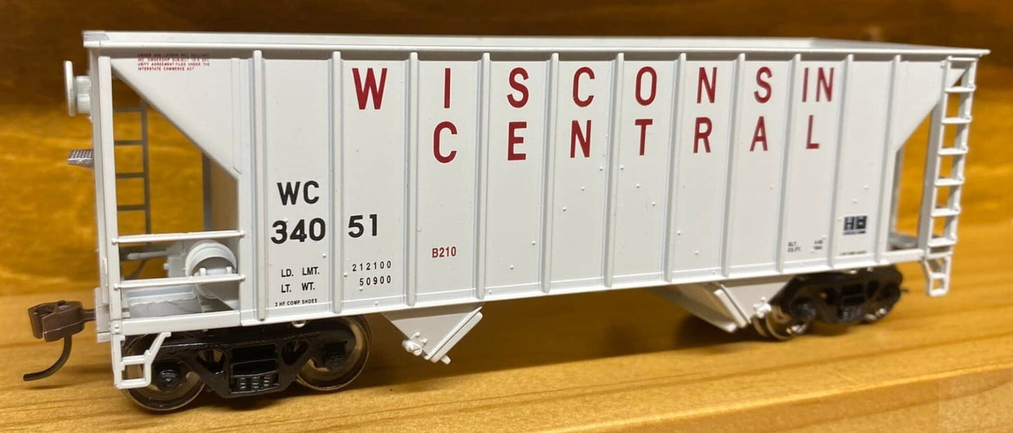 Walthers HO scale model hopper car - Walthers 34' 100ton 2-bay open top hopper Wisconsin Central #34028