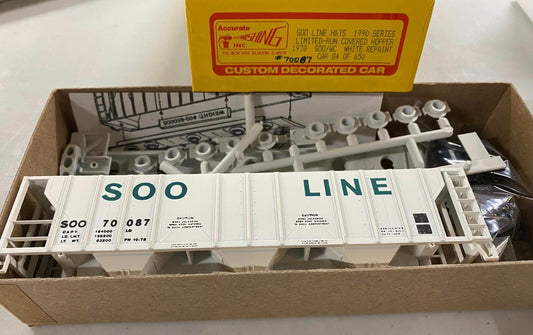 HO scale model freight car - Accurate Finishing/1990 Soo Line HS Covered Hopr Car (white) Limited Run HO Kit