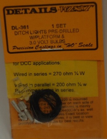 Details West HO 235-361 Super Detailing Parts Ditch Lights - Predrilled w/Platform & 3-Volt Bulbs