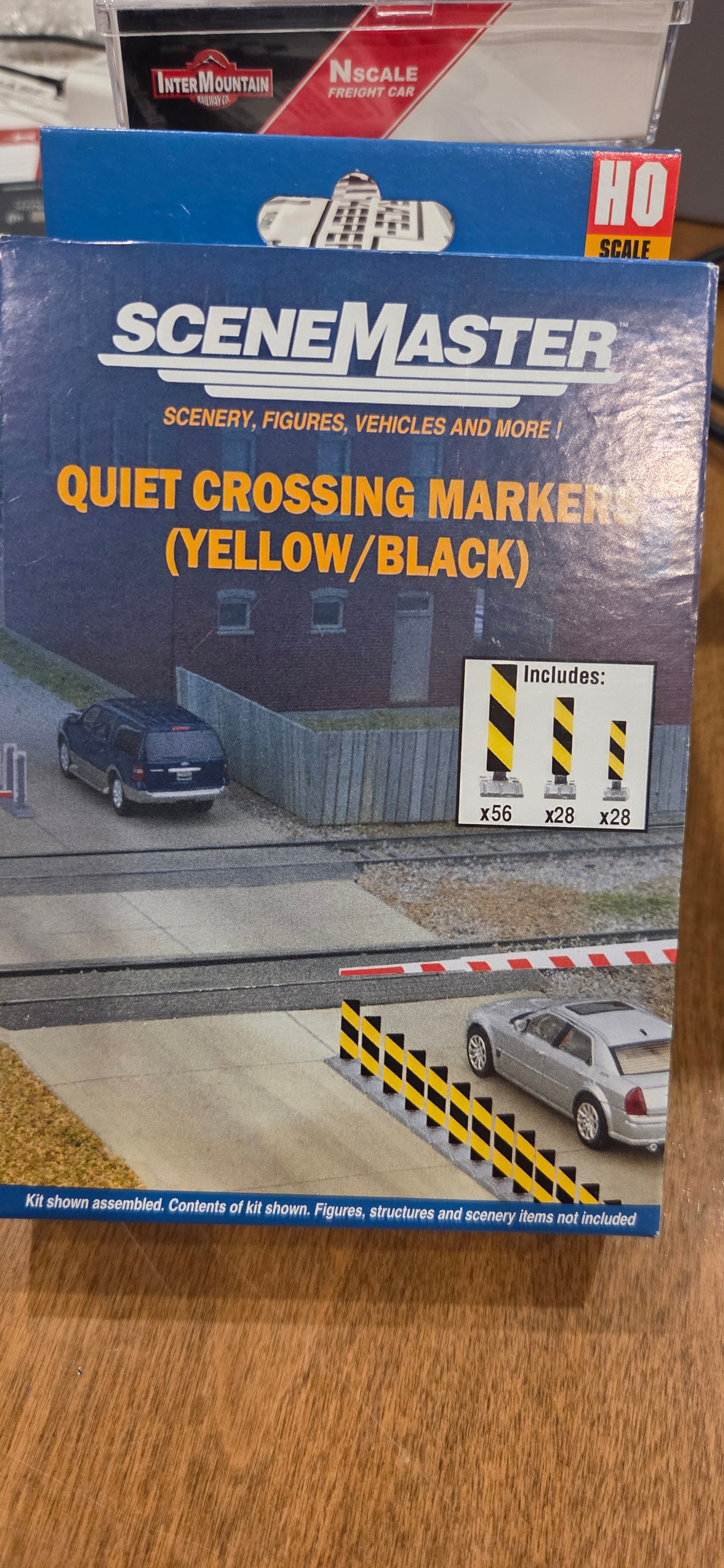 Walthers SceneMaster HO Scale Quiet Crossing Markers (Yellow/Black)