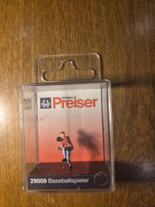 Preiser HO Scale Baseball Pitcher