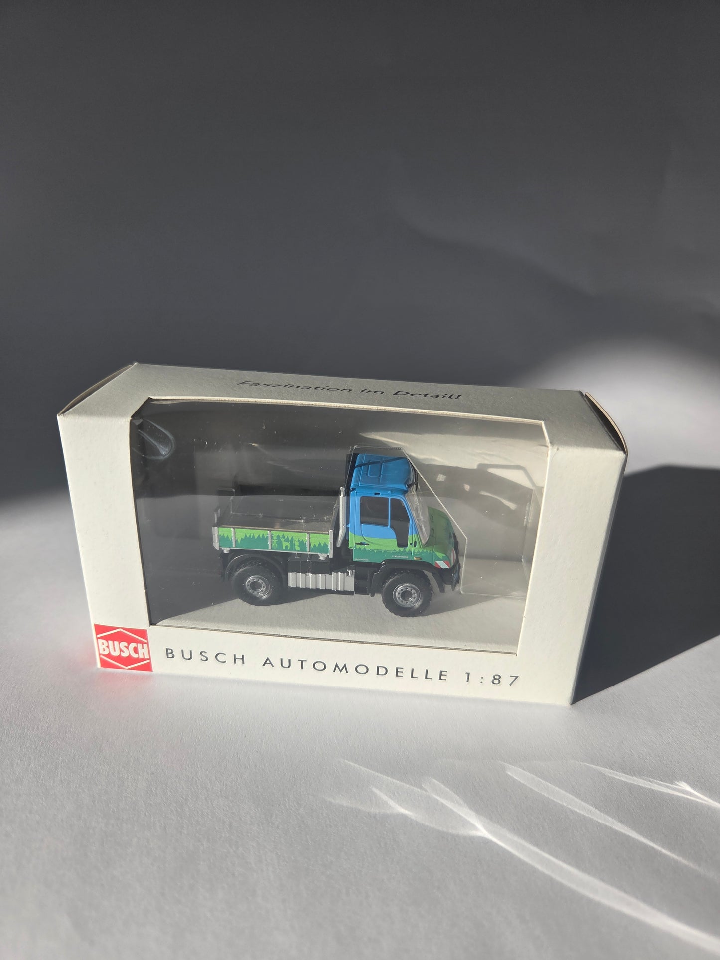 Busch HO 50931 Vehicle 2013 Mercedes-Benz Unimog U 430 Heavy-Duty Pickup Truck - Assembled