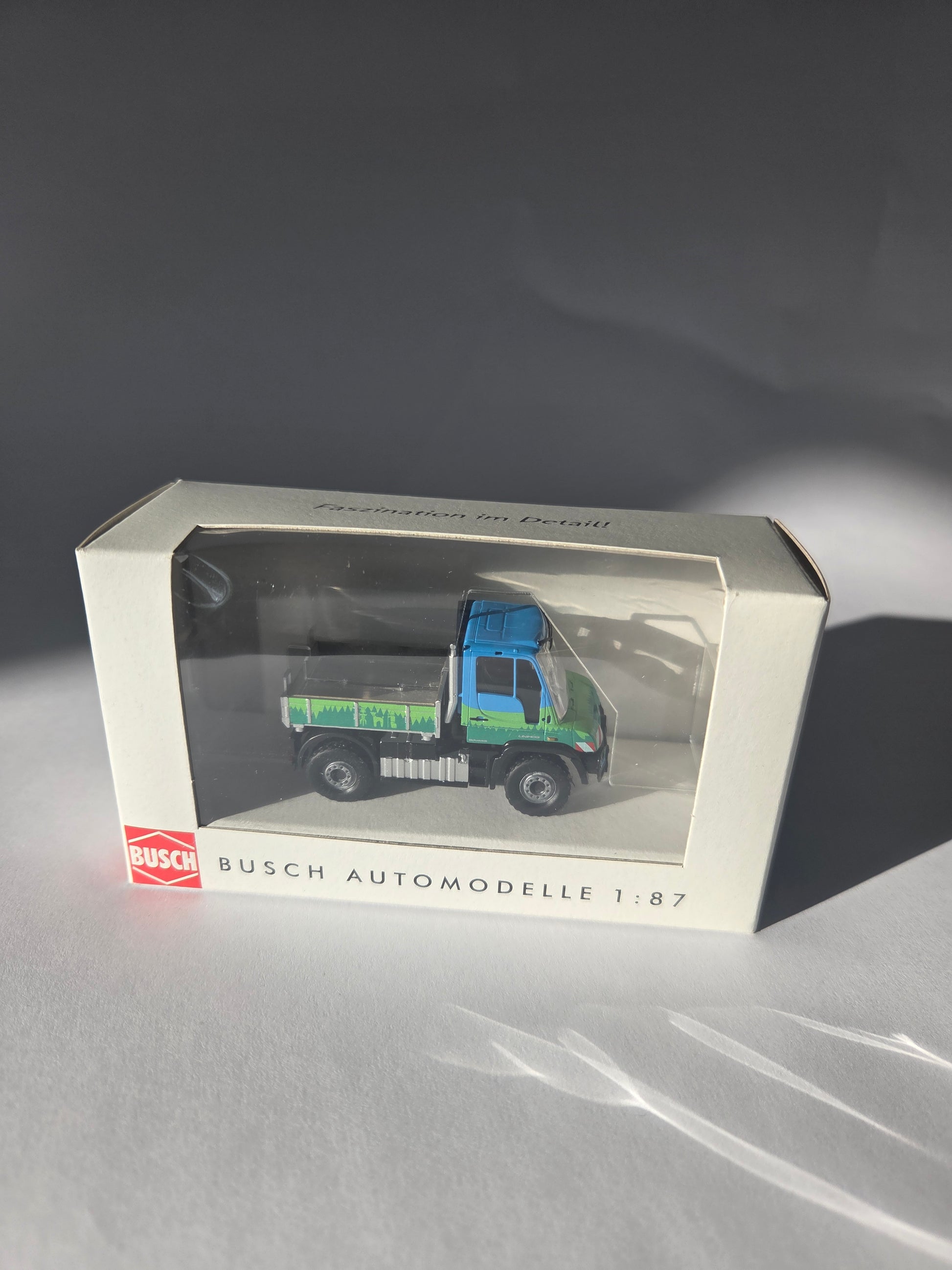 Busch HO 50931 Vehicle 2013 Mercedes-Benz Unimog U 430 Heavy-Duty Pickup Truck - Assembled