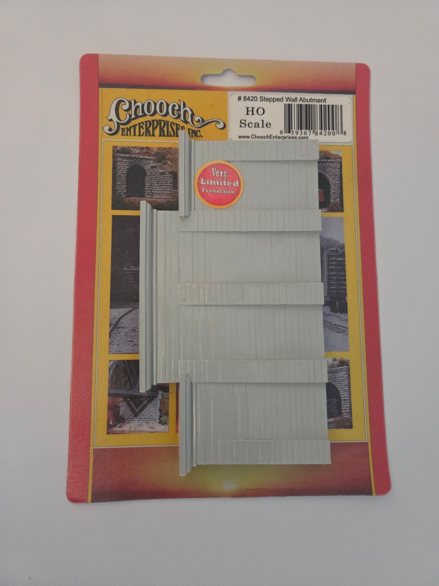 Chooch HO Scale Scenery Concrete Stepped Wall Abutment 6-1/2 x 3-1/8" 16.5 x 7.9cm