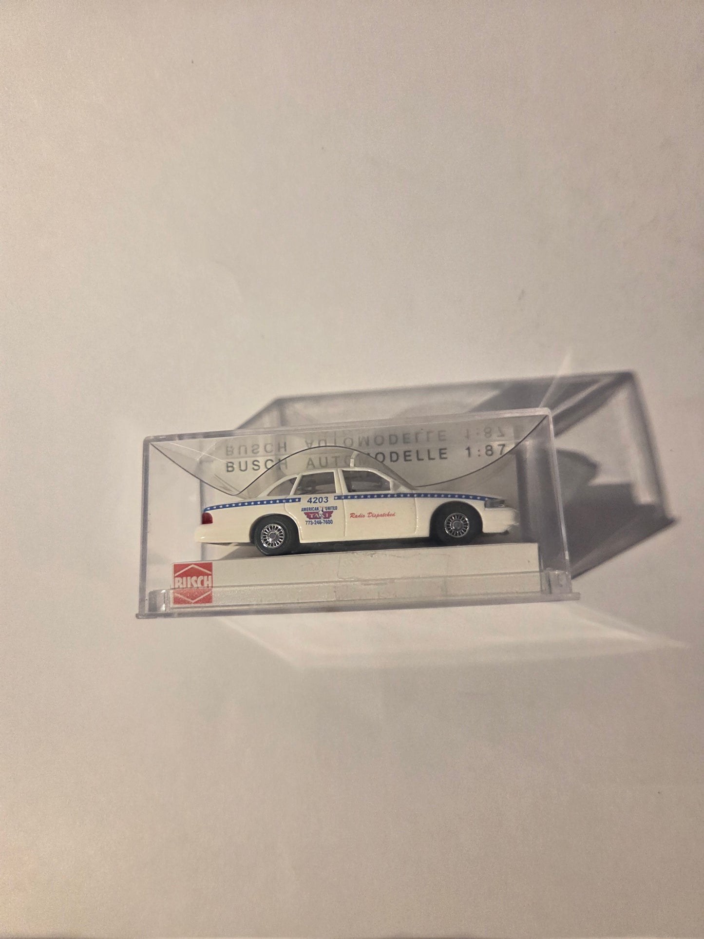 HO scale model railroad Vehicle - Busch HO 49009 Vehicle American Automobiles - Taxis -- Ford Crown Victoria American United Taxi (white)