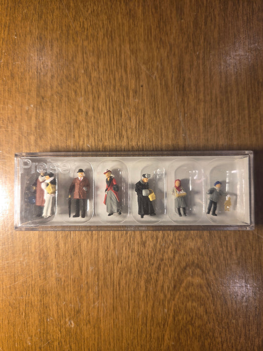 Preiser HO Scale 1900s People At Christmas Fair (Red/Black)