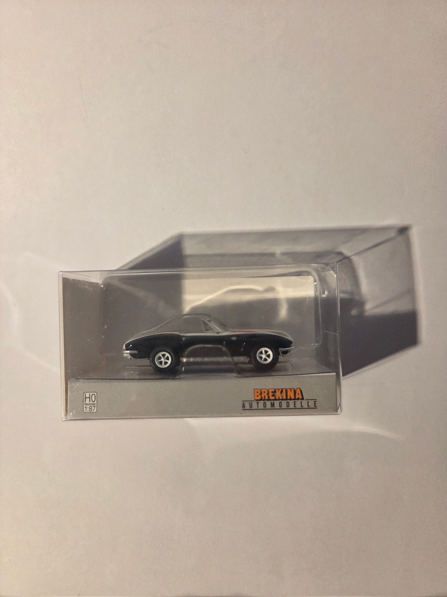 HO scale model railroad Vehicle - Brekina HO 18029 Vehicle Chevrolet Corvette C2 Convertible - Assembled White, Black, Red