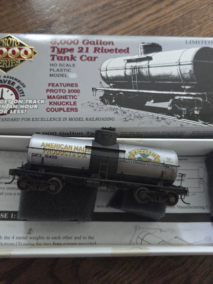 Walthers HO 30678 Tank Car 8,000 gallon tank car built and weathered GATX #15409