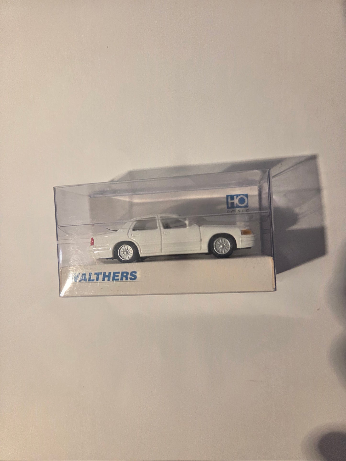 HO scale model railroad Vehicle - Walthers HO 933-1240 Vehicle 1998 Crown Victoria 4-Door Sedan - Assembled White