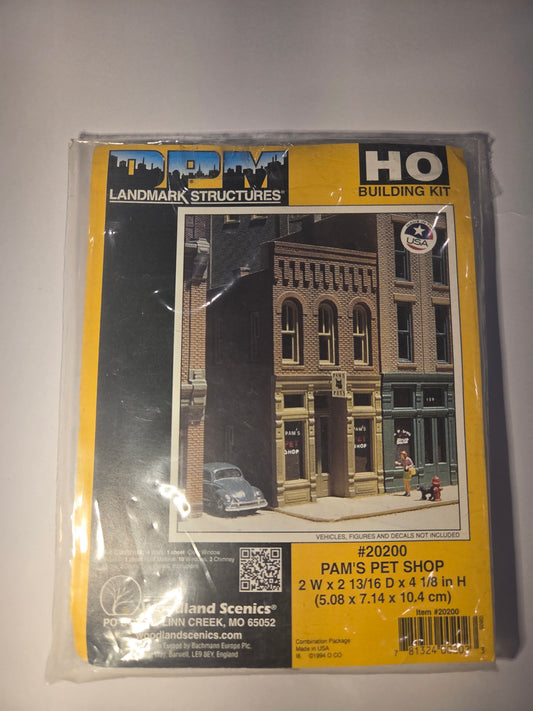 Woodland Scenics HO Scale Pam's Pet Shop