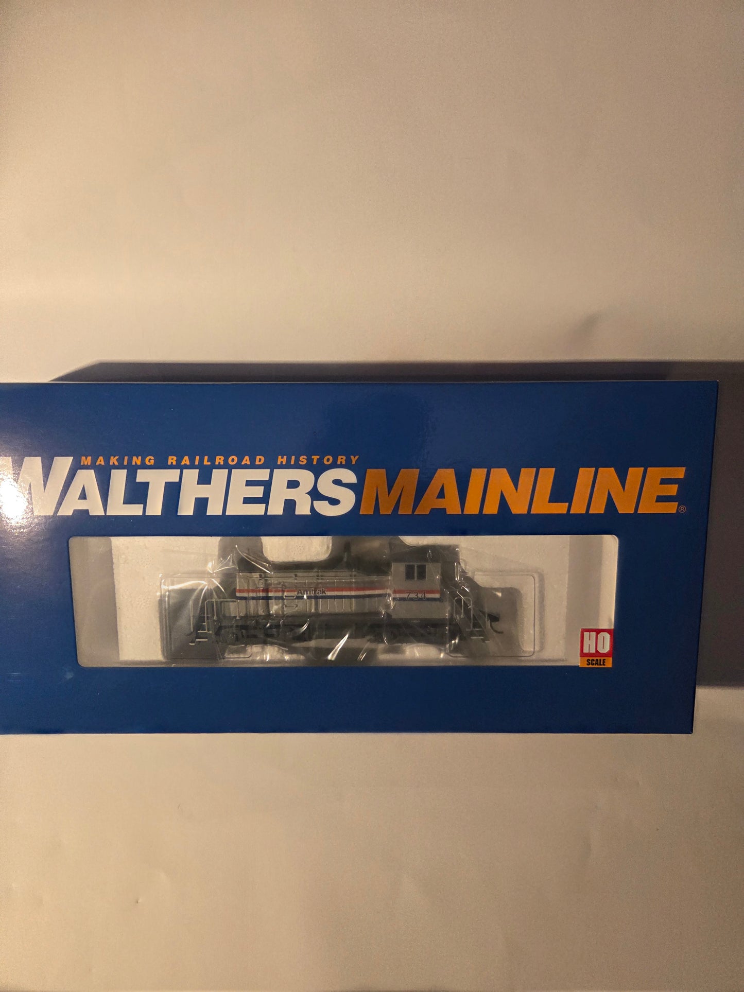 HO scale model locomotive - Walthers HO 910-19236 Diesel Locomotive EMD SW1 Amtrak #734 (ESU(R) Sound & DCC)