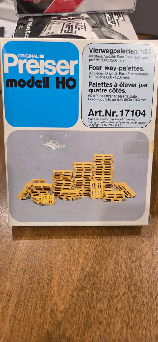 Preiser HO Scale 17104 Euro-Pool Wooden Four Way Flat Palette (Set of 60)