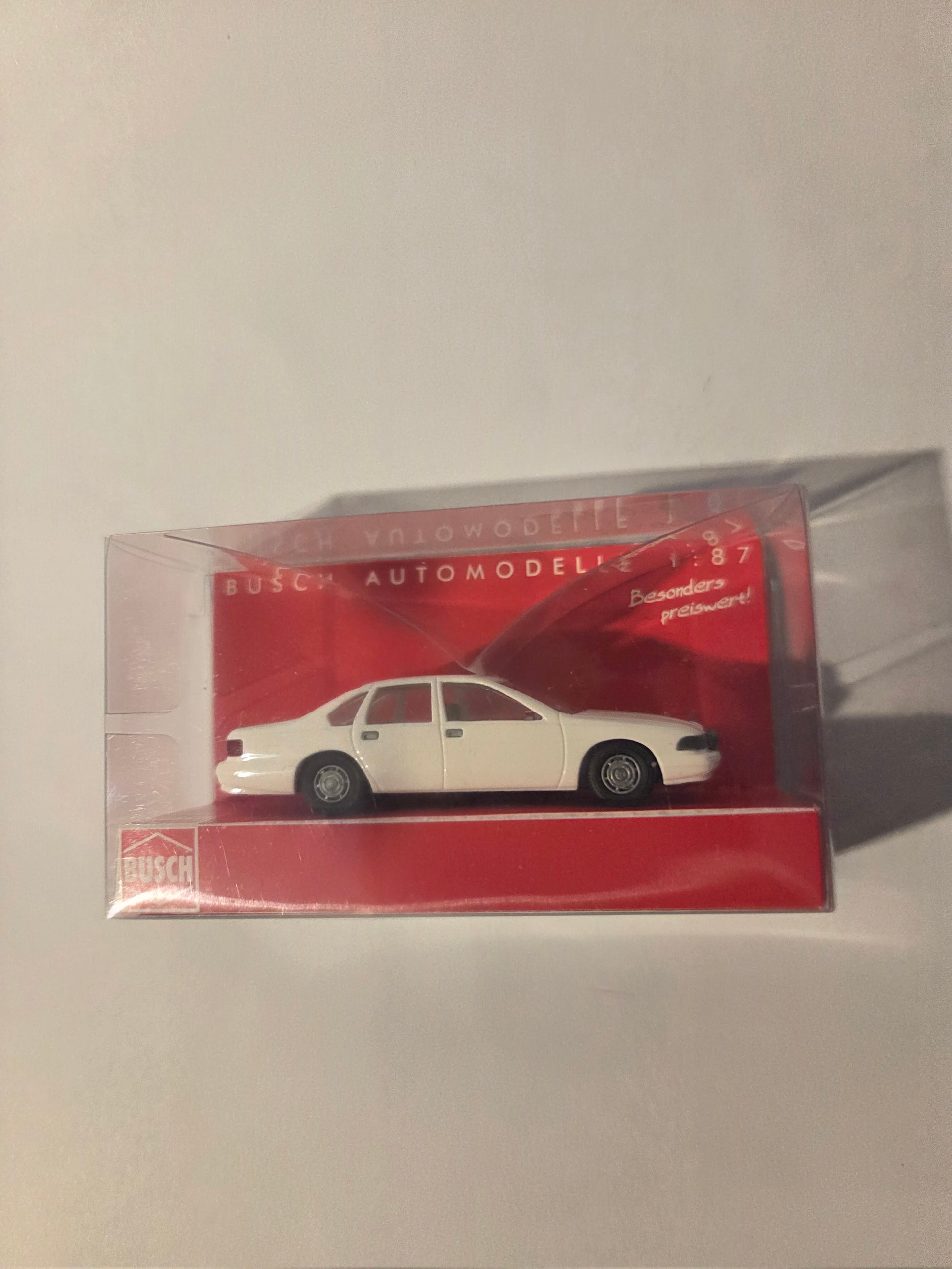 HO scale model railroad Vehicle - Busch HO 9209 Vehicle 1995 Chevrolet Caprice Sedan - Assembled White
